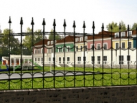 элитный Жилой комплекс «Сенатор Клуб», который располагается в 12 км. от МКАД по Калужскому шоссе между реками Десна и Сосенка в лесопарковой зоне